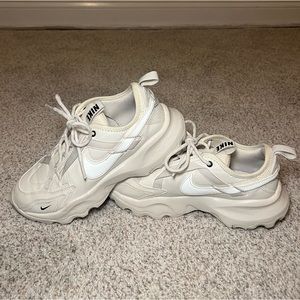 Nike Women’s TC 7900